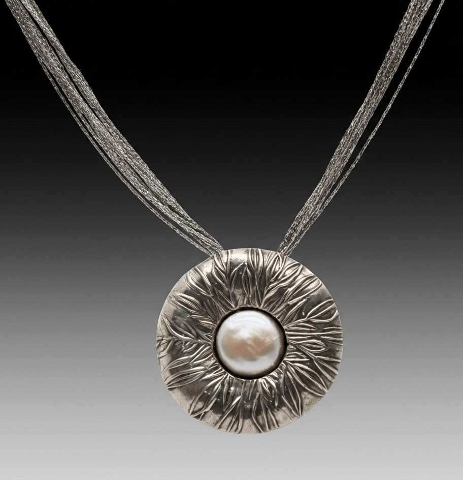 Pearl Vessel with Leaves